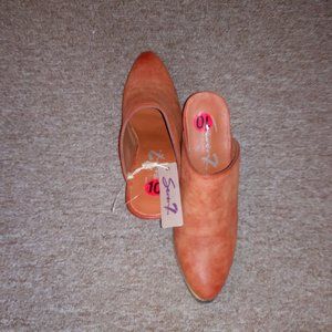 New Seven 7 camel leather mules block heel size 10
